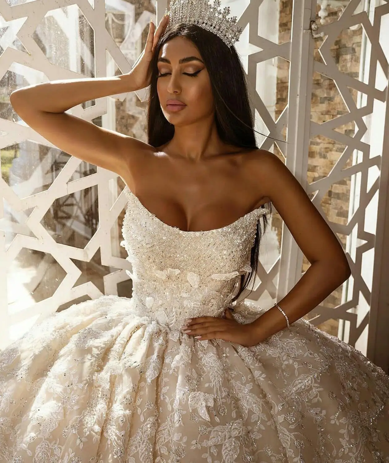 Arabic Luxury Ball Gown Wedding Dresses Lace Embroidery Strapless Vestidos De Novia 2020 Customize Sweep Train Bridal Dress
