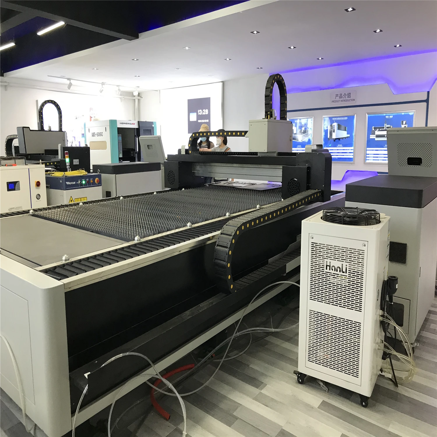 Волоконно Лазерная режущая машина 500 Вт 1000 2000 IPG Raycus лазерный резак для