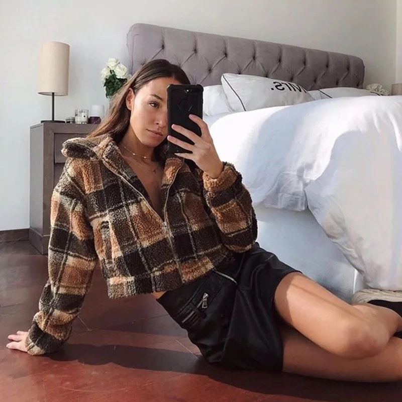 Куртка-тракер женская зимняя коричневая в клетку короткая теплая осенняя -