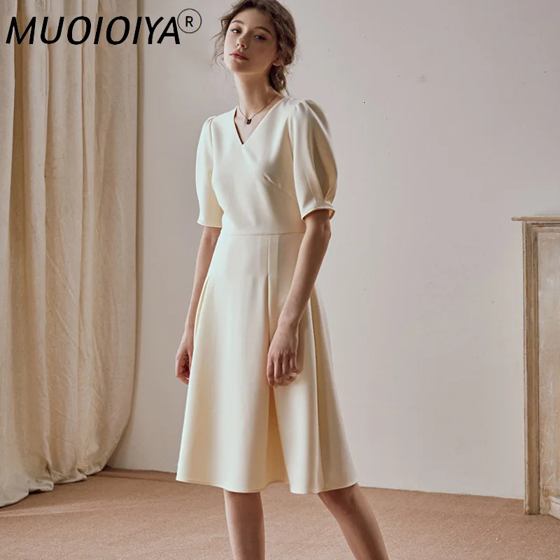 

Платье женское демисезонное ТРАПЕЦИЕВИДНОЕ с V-образным вырезом