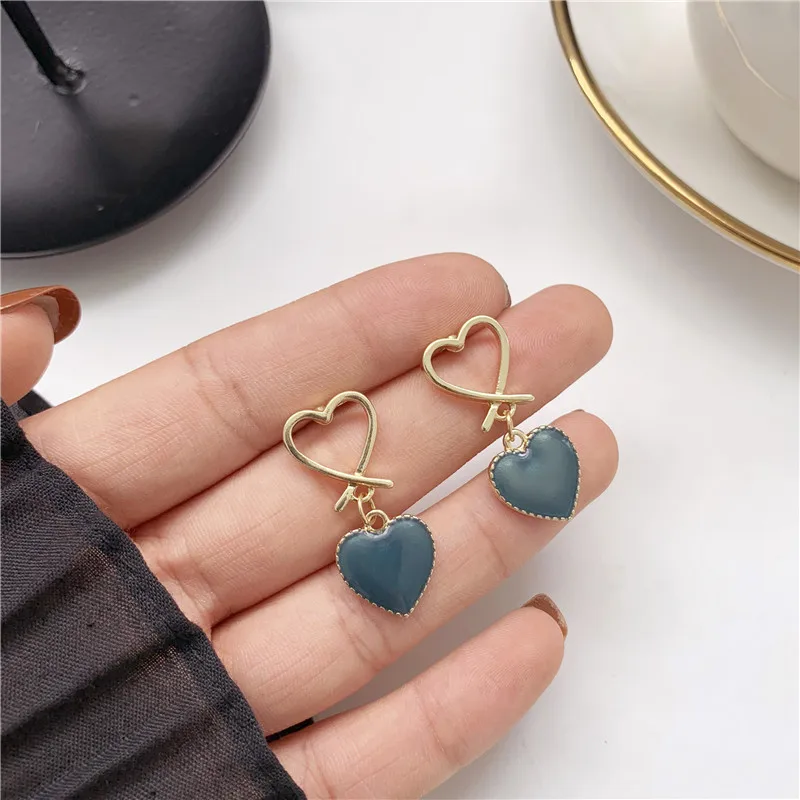 

Alloy material sweet love shape earrings Korean fashion temperament lady earrings
