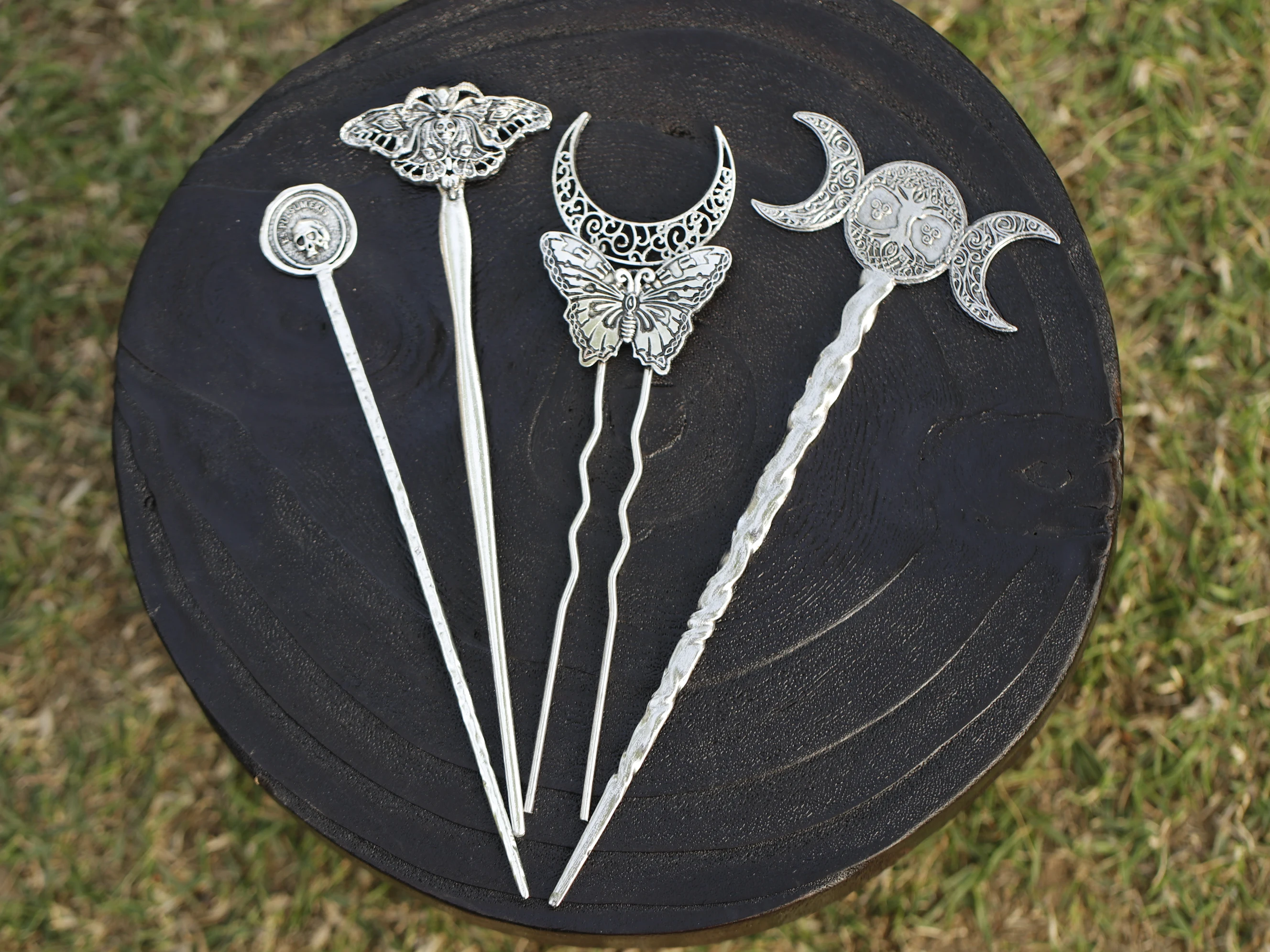 Аксессуары Wicca Шпилька для волос с изображением смерти и моли трехфазная луна