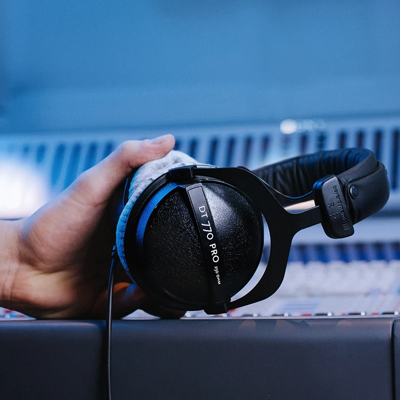 Оригинальные Hi Fi наушники Beyerdynamic DT770pro с креплением на голову для