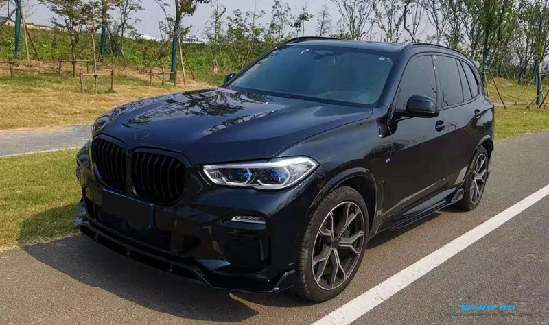 Однолинейная стильная яркая черная решетка для переднего бампера BMW X5 G05 |
