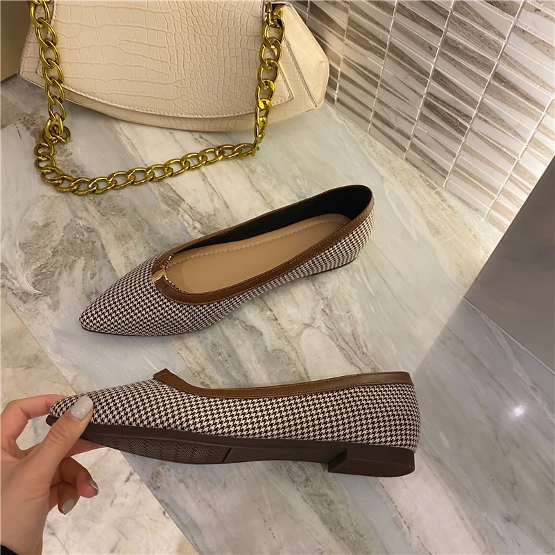 

2021 Small Pointed-toe Houndstooth Flat Women's Sandals Shallow Mouth Comfortable One-step Metal Decoration Casual Women's Shoes