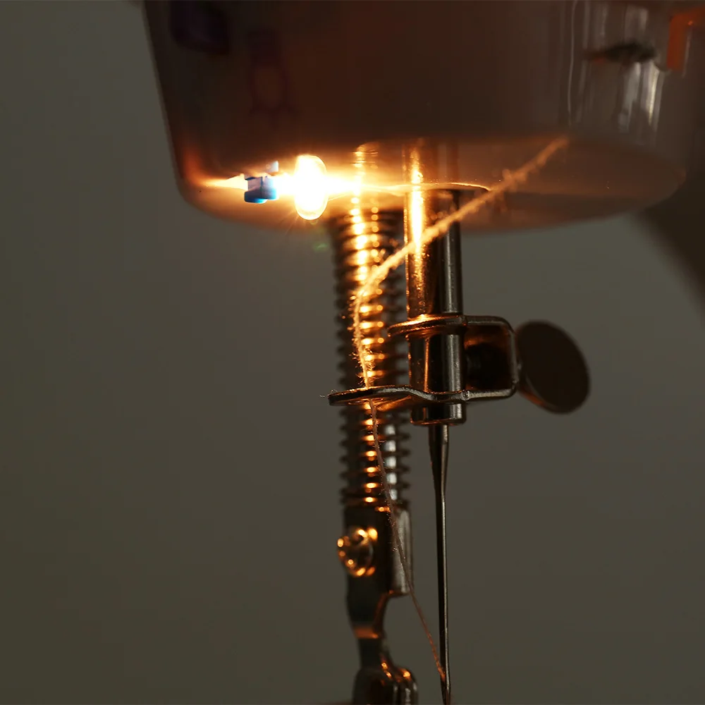 Швейная машинка портативная с ночным светильник щением двойной регулировкой