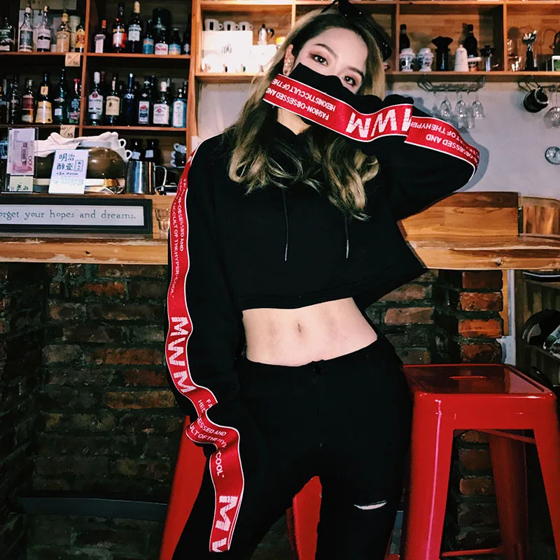 Демисезонная женская короткая толстовка с капюшоном из хлопка высокой талией