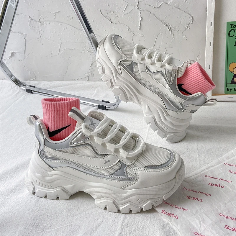 

Женские массивные кроссовки, модель 2021 года, модная женская обувь на платформе, на шнуровке, дышащая обувь с вулканизированной подошвой, удо...