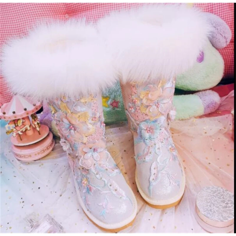 

Новинка 2019 года; Сезон осень-зима; Женская хлопковая обувь ручной работы из воловьей кожи на плоской подошве с вышитым лисьим мехом; Зимние с...