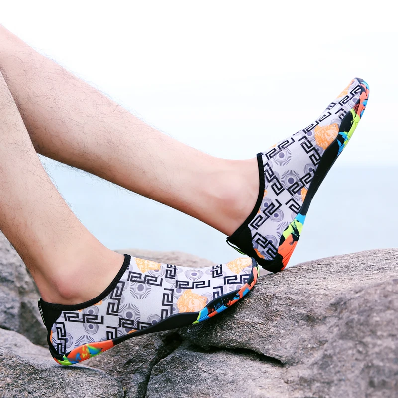 

Beach diving shoes for men and women Snorkeling fast drying swimming shoes Anti-cut anti-slip soft sole outdoor shoes