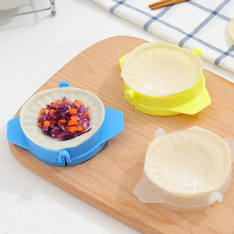 

1Pcs Plastic Dumpling Molds Chinese Food Jiaozi Maker Dough Press Dumpling Pie Ravioli Hand Mould Kitchen Creative DIY Tools