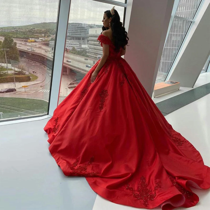 

Красное бальное платье Бальные платья размера плюс кружево аппликация бисером из сатина с открытыми плечами атласная сладкий 15 платья для ...