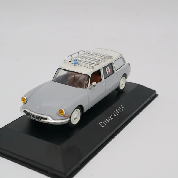 1:43 ID19 Diecast Alloy Ambulance Car Model Simulation Retro Classic Metal Vehicle Model Toys Collection Artwork for Fans of Car