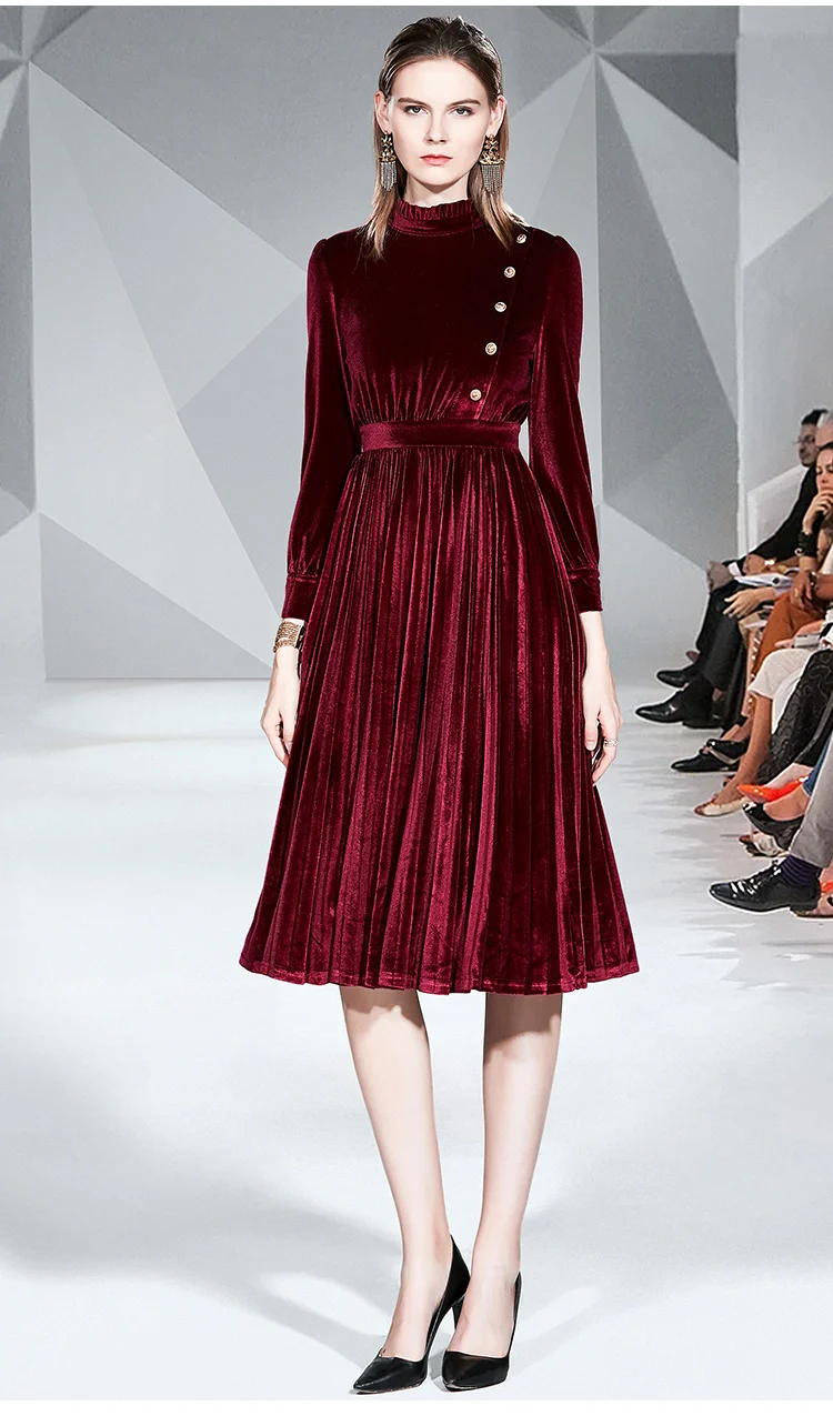 Осенне-зимнее платье с золотыми пуговицами бархатное винтажное во французском