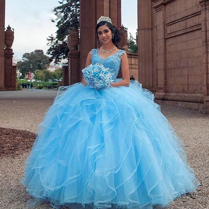 

Princess Sweet 15 Ball Gown Light Sky Blue Quinceanera Dresses 2021 V-Neck Appliques Sequined Sleeveless Party Pageant Tiered