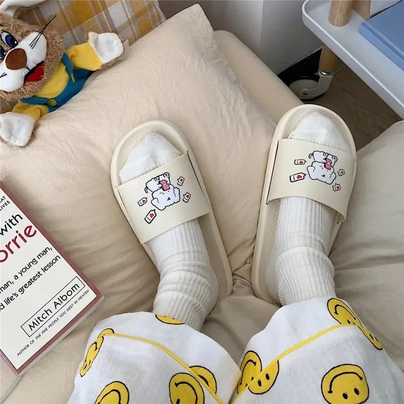 Простые милые тапочки в корейском и японском стиле с мультяшным рисунком женские