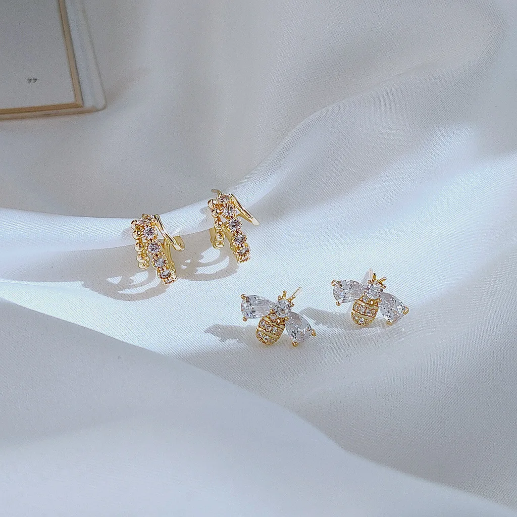 

Stud Earrings for Women Fashionable Geometric Zircon Earrings Light Luxury Small Bee Earrings Jewelry Accessories Wholesale
