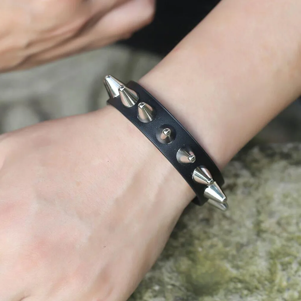 

Punk Unique Pointed Bracelet One-row Spike Rivet Gothic Rock Unisex Bracelets For Women Men Bangles Jewelry Cuff Wristband