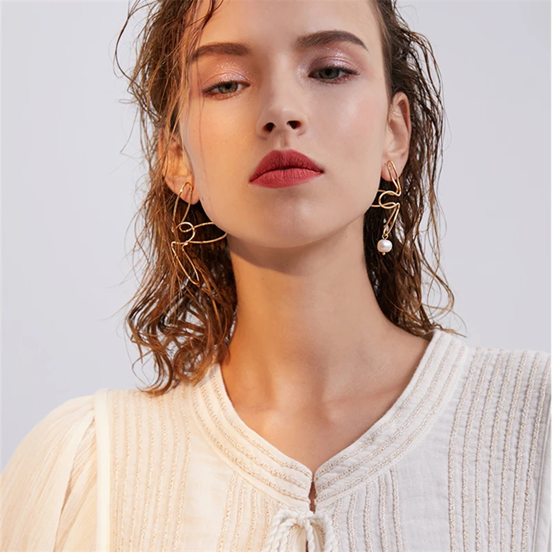 Женские витые серьги бабочки AOMU новые модные металлические с бабочкой и жемчугом