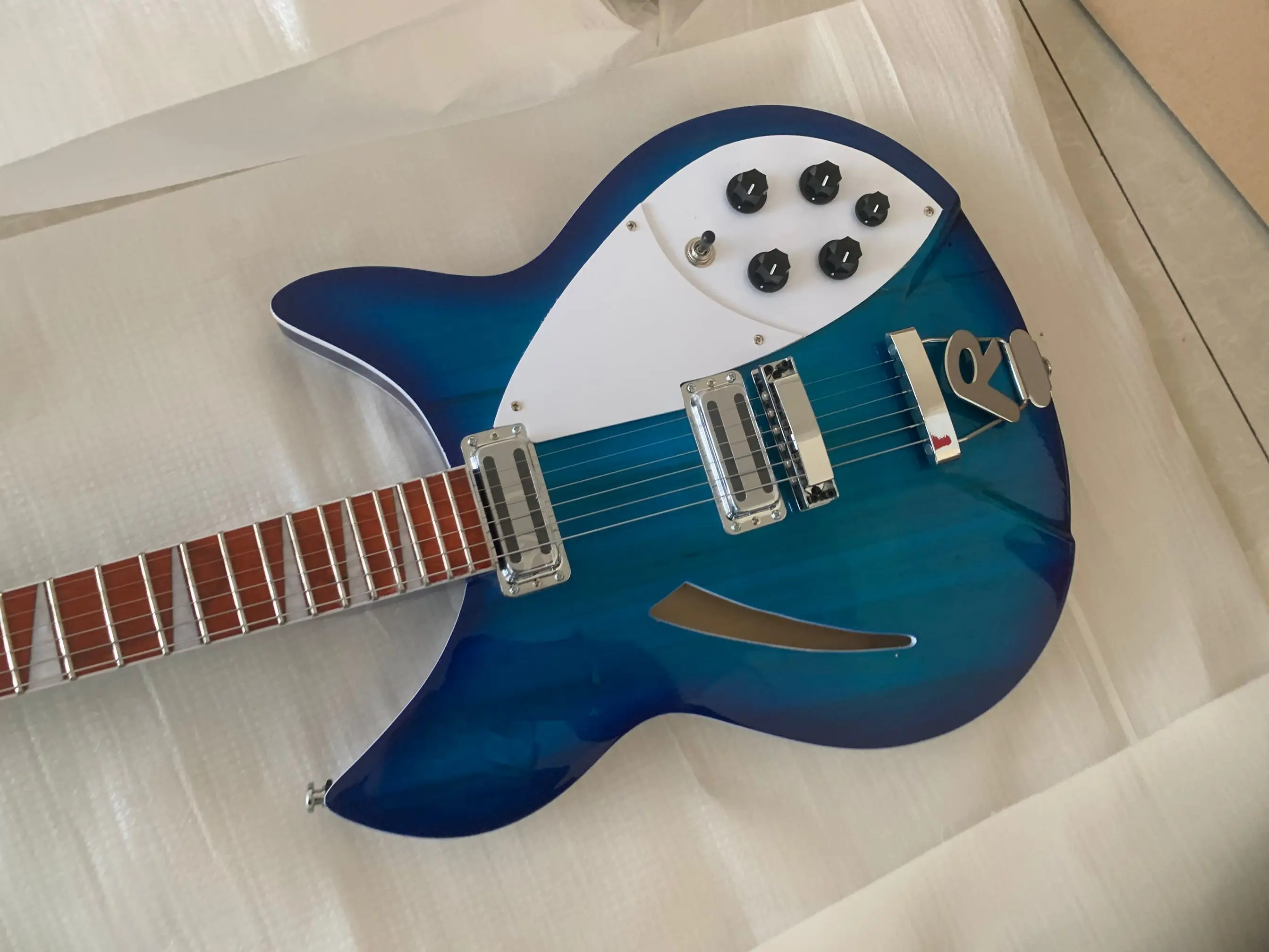 Оптовая продажа гитара новая электрическая Rickenbacker модель 330 лучшая Blue Burst 210119 |