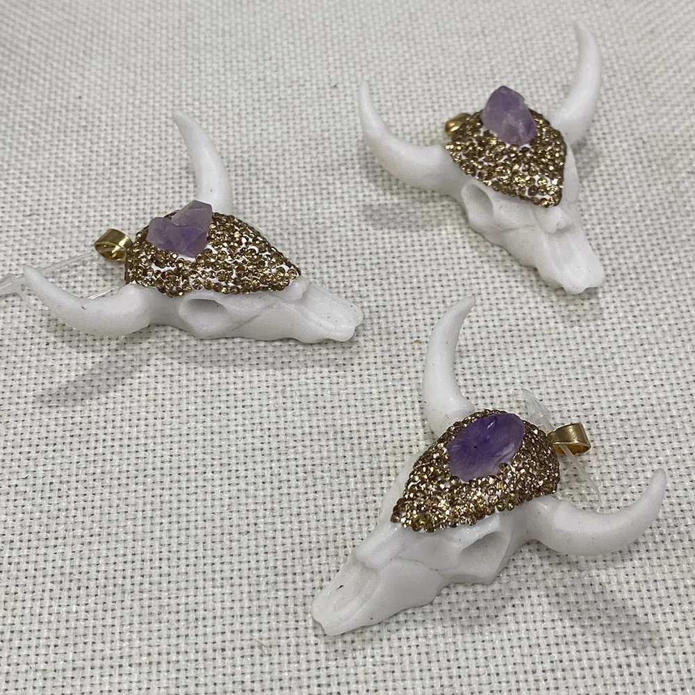 

Personalized Resin Natural Stone Pendant White Bull Head Inlaid Amethyst Diamond DIY Making Charm Necklace Jewelry Decoration