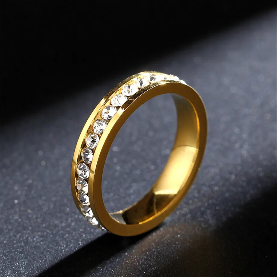 Женское кольцо в стиле хип хоп полностью покрытое стразами Золотое из титановой