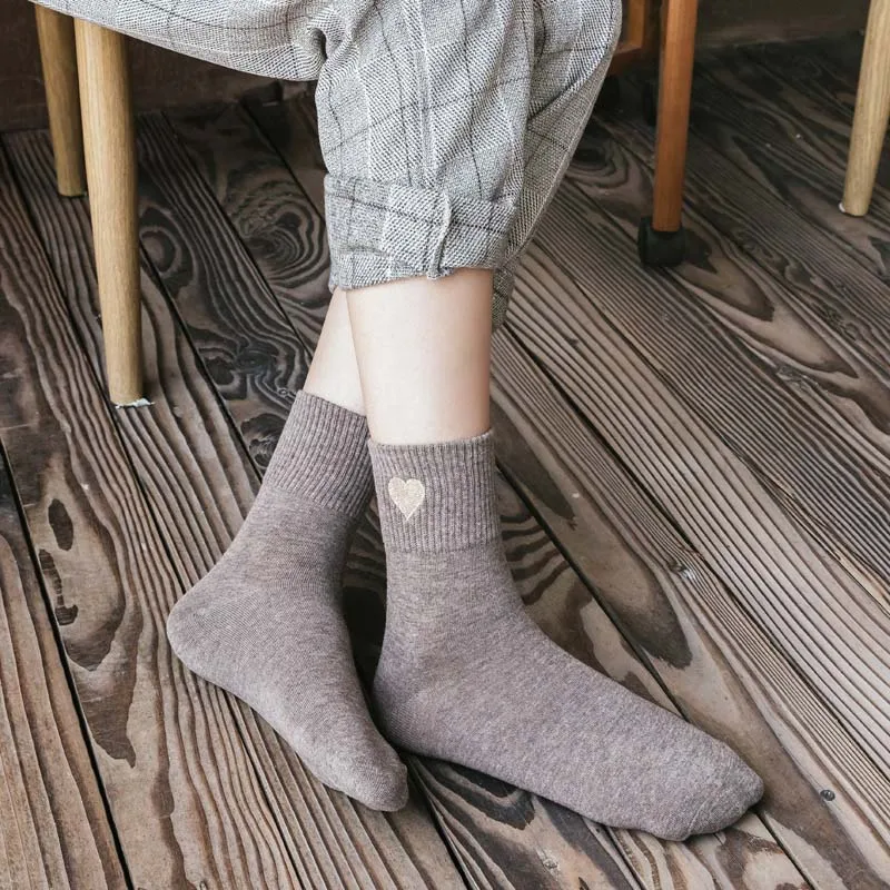 

Japanese Creative Warm Harajuku Embroidery Heart Socks Funny Color Silver Love Socks Women Divertidos Skarpetki Jacquard Sokken