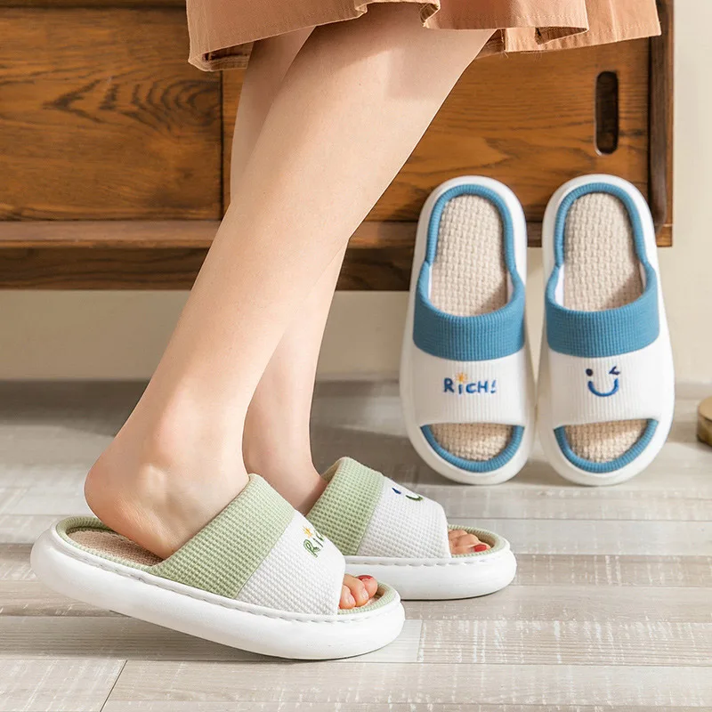 

Шлепанцы с мультяшным рисунком для мужчин и женщин, домашние тапочки с открытым носком, мягкая подошва, симпатичные Тапочки, сланцы