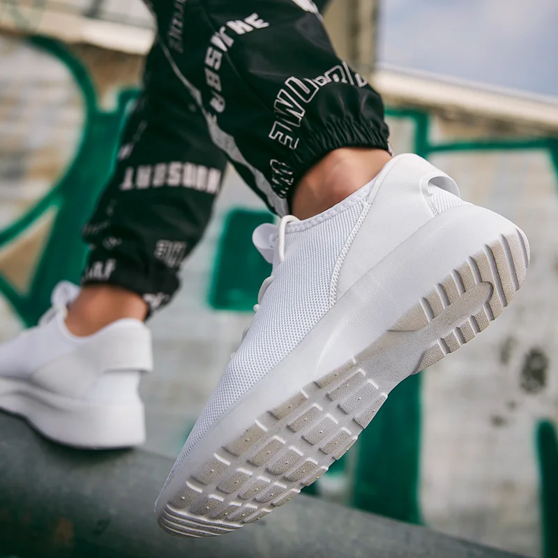 

Hombre sapatos повседневные белые ударопрочные рабочие мужские летние 2020 черные дышащие спортивные роскошные мужские весенние кроссовки de zapatos