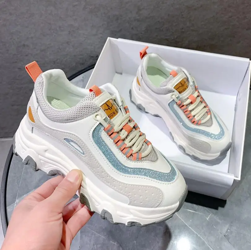 

Женские кроссовки из дышащего сетчатого материала, на шнуровке