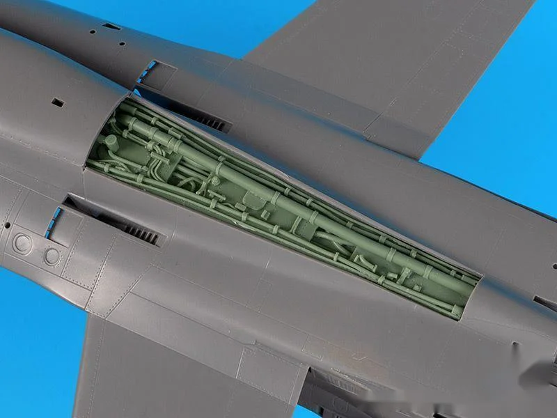 

s 1/48 scale die-cast resin airplane model resin parts unpainted F-18 C spine electronic