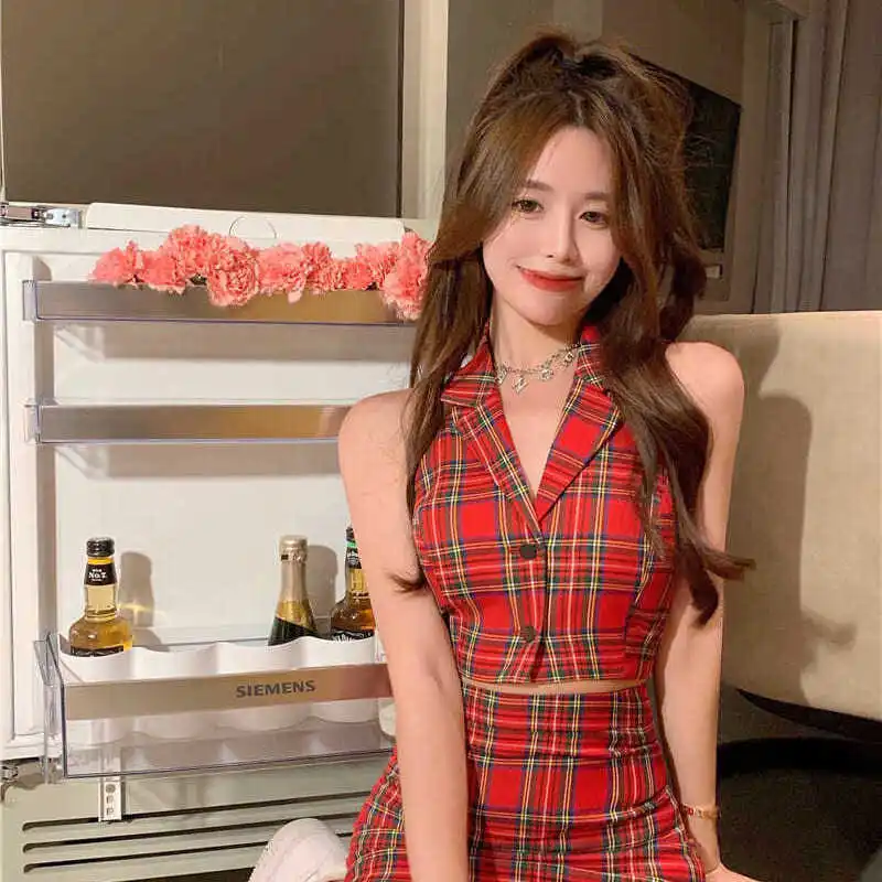 

Camisole women's summer short tight-fitting hot girl halter top + plaid wrap arm skirt girl skirt suit 2021 new suit Mini skirt