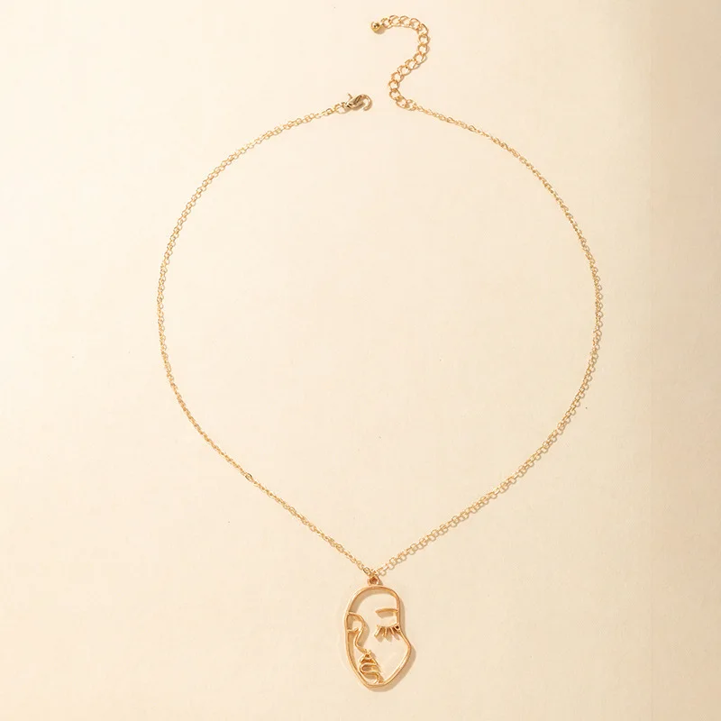 

Ladies Geometric Personality Hollow Face Pendant Stacking Necklace Autumn and Winter New Alloy Necklace Banquet Gift