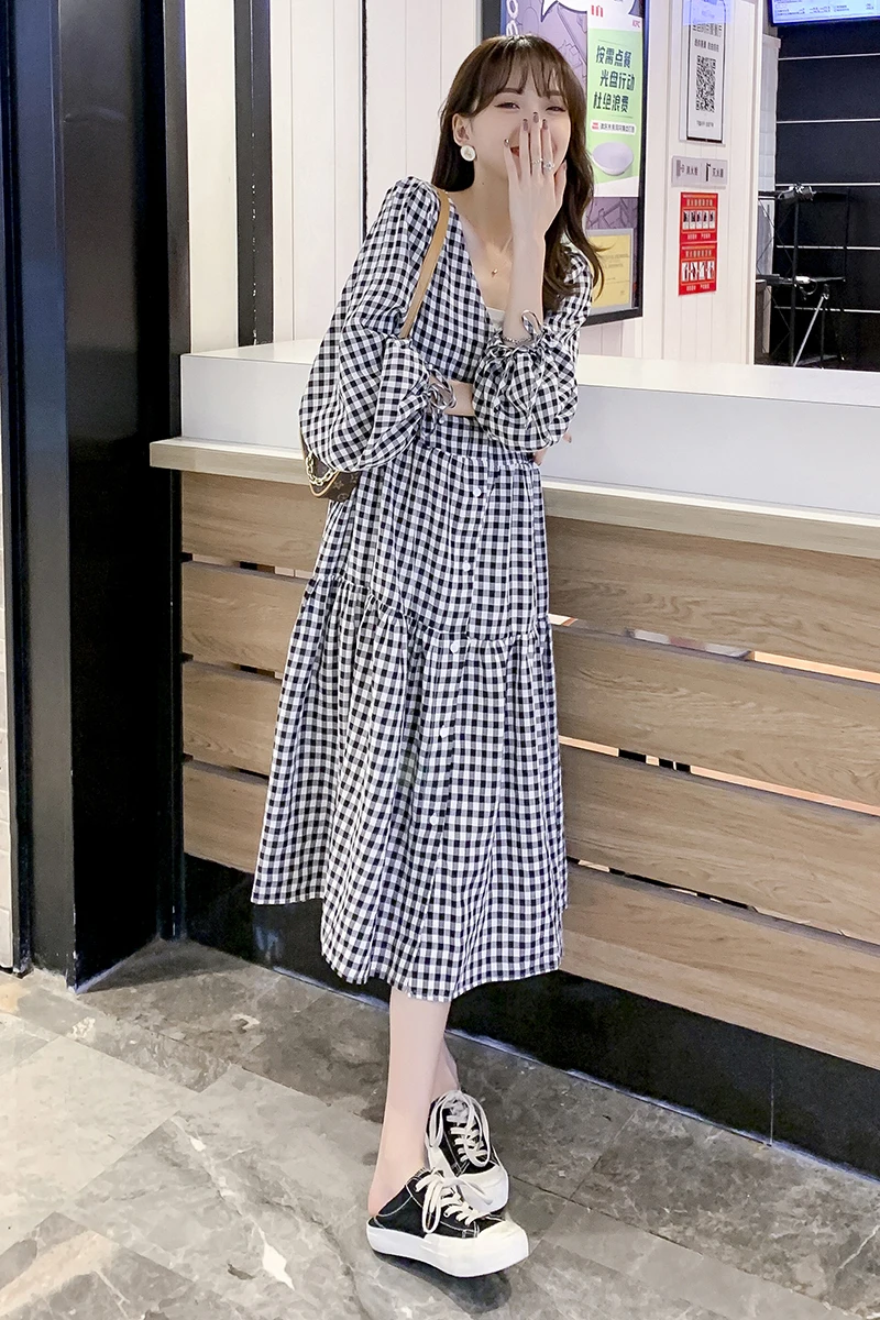 

516# Autumn Chic Plaid Maternity Long Dress Casual V neck Korean Fashion Clothes for Pregnant Women Large Size Loose Pregnancy