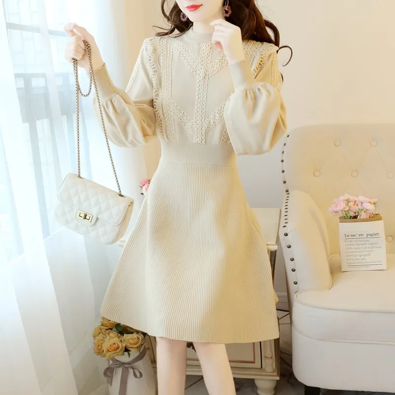 Женское трикотажное платье-свитер длинное приталенное платье с кружевными