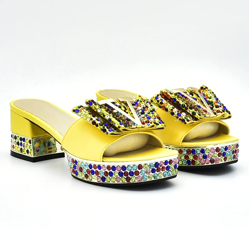 Туфли лодочки женские с украшением из страз комплект туфель и сумочки в