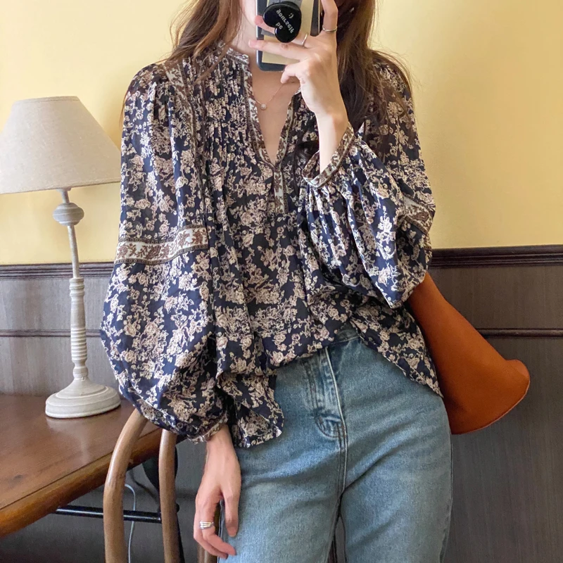 

Retro Ethnic Style Round Neck Single-Breasted Pleated Blouses Female 2021 Spring Loose Lantern Sleeve Floral Shirt for Women
