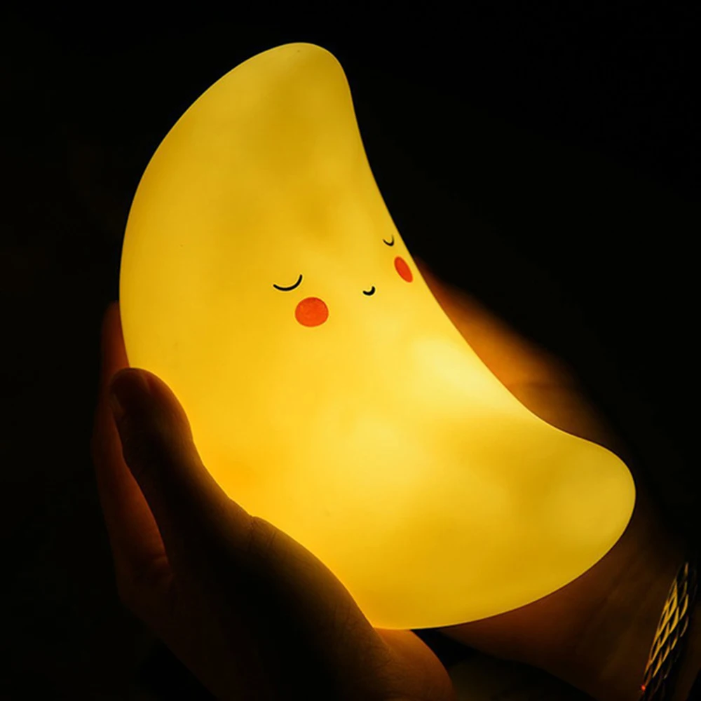 Милый смайлик облака с изображением ясного звездного успокоить свечения ночного