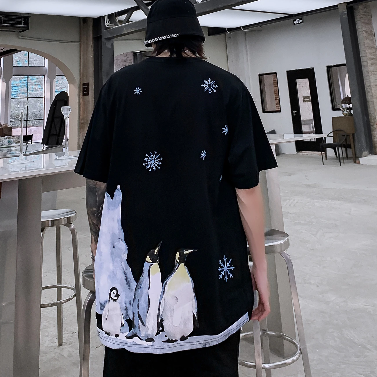 Футболка мужская с принтом пингвина и снежинки уличная одежда в стиле Харадзюку