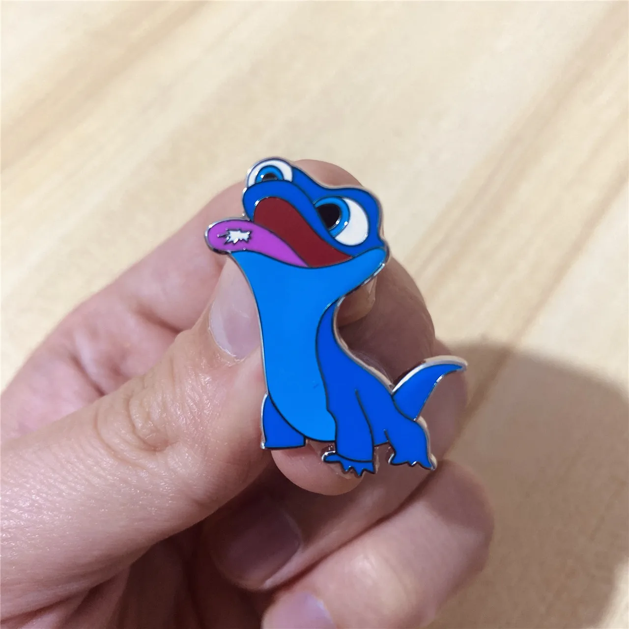 Металлическая эмалированная брошь в стиле Холодное сердце | Украшения и