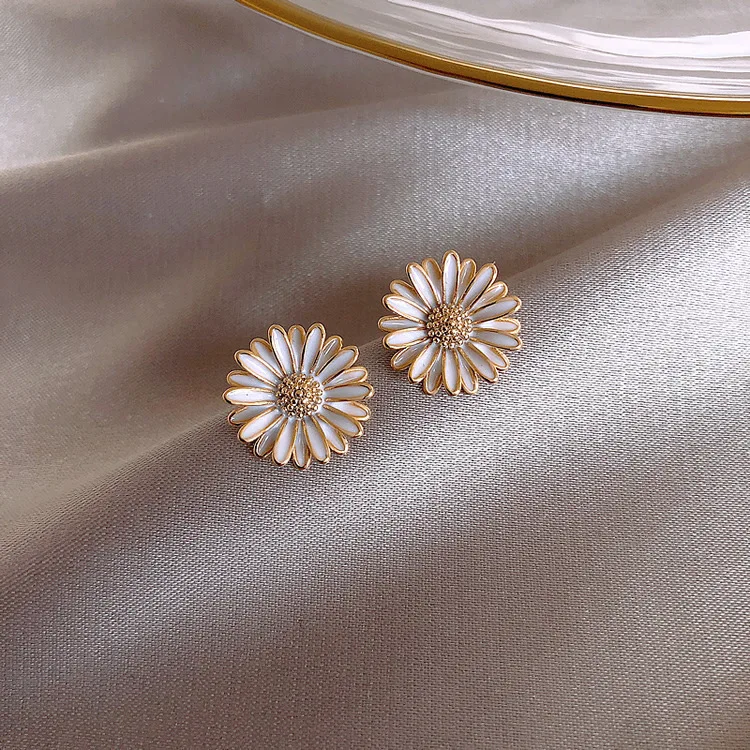 

YAOLOGE Daisy Flowers Stud Earrings For Female Refinement Exquisite Enamel French Temperament 2021 Vintage Earrings wholesale