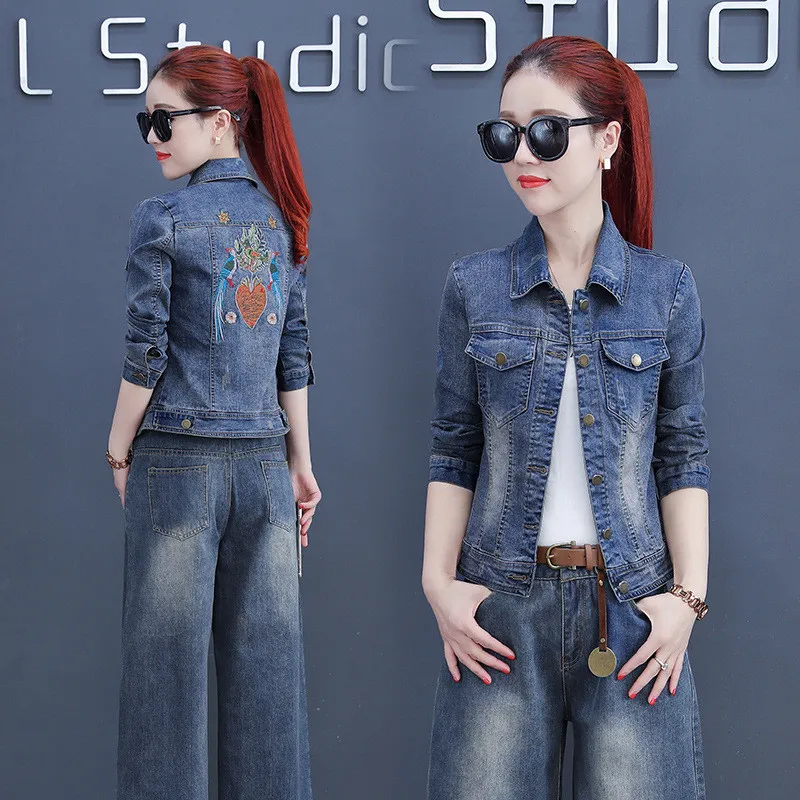 Осеннее однотонное джинсовое пальто с вышивкой и отложным воротником Женская