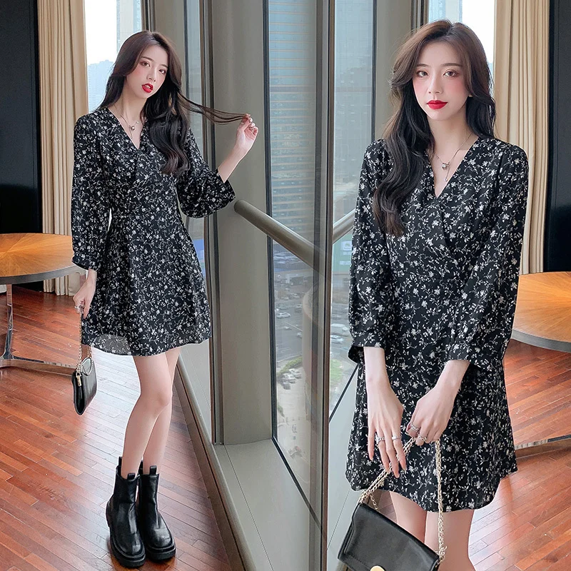 Шифоновое черное маленькое летнее платье во французском стиле с длинным рукавом