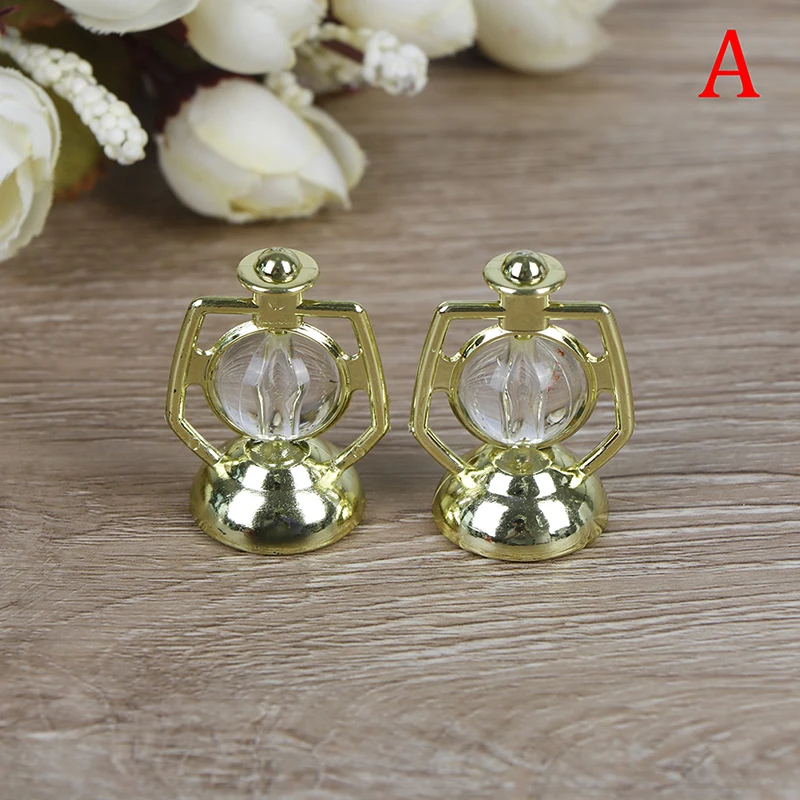 

2Pcs 1:12 Scale Retro oil lamp Dollhouse Miniature Toy Doll Food Kitchen living room Accessories dollhouse lawn lamp lighting