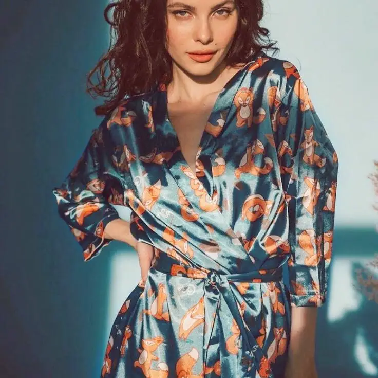 

Power Satin Imitation Silk Pajamas Fox Sexy Pajamas/Sleepwear