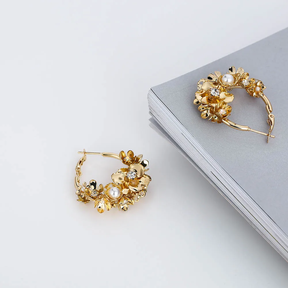 Изысканные элегантные серьги кольца YMYW с искусственным жемчугом и цветком