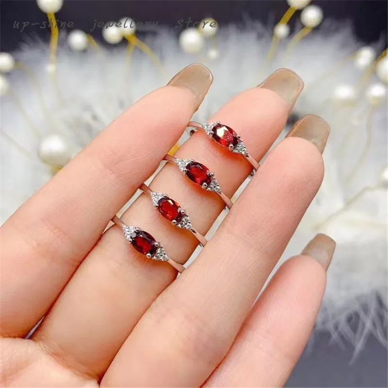 

New women's 925 silver inlaid natural garnet ring, exquisite workmanship, simple and elegant design