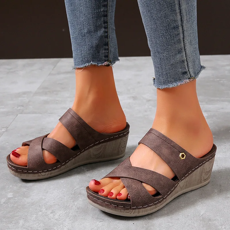 

Женские шлепанцы на танкетке, из эластичной резины, на высоком каблуке