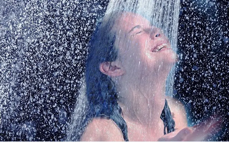 

One-key water-stop shaking head three-gear pressurized water-saving hand-held shower head shower head high-pressure shower