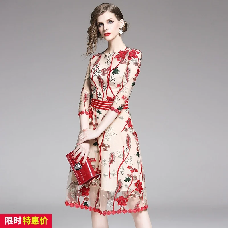 

European Lolita wind heavy work lace mesh yarn embroidered three-dimensional flowers show thin dress